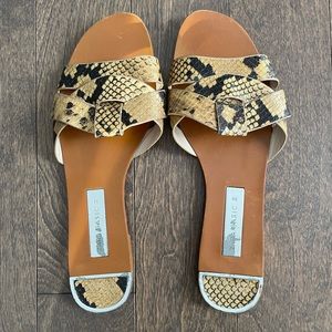 2/20$ Zara flat sandals